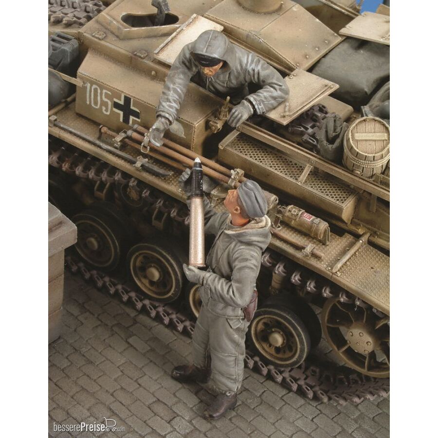 Royal Model RM143 - Stug III Crew German - WWII (Russia 43) 1+1/2 fig.