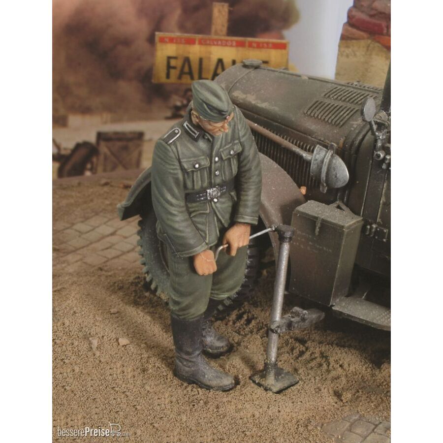 Royal Model RM183 - German infantry with Jack - WWII