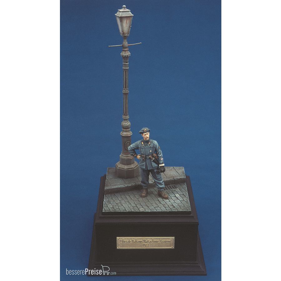 Royal Model RM194 - Italian Officer Btg. Azzurro (with base) WWII