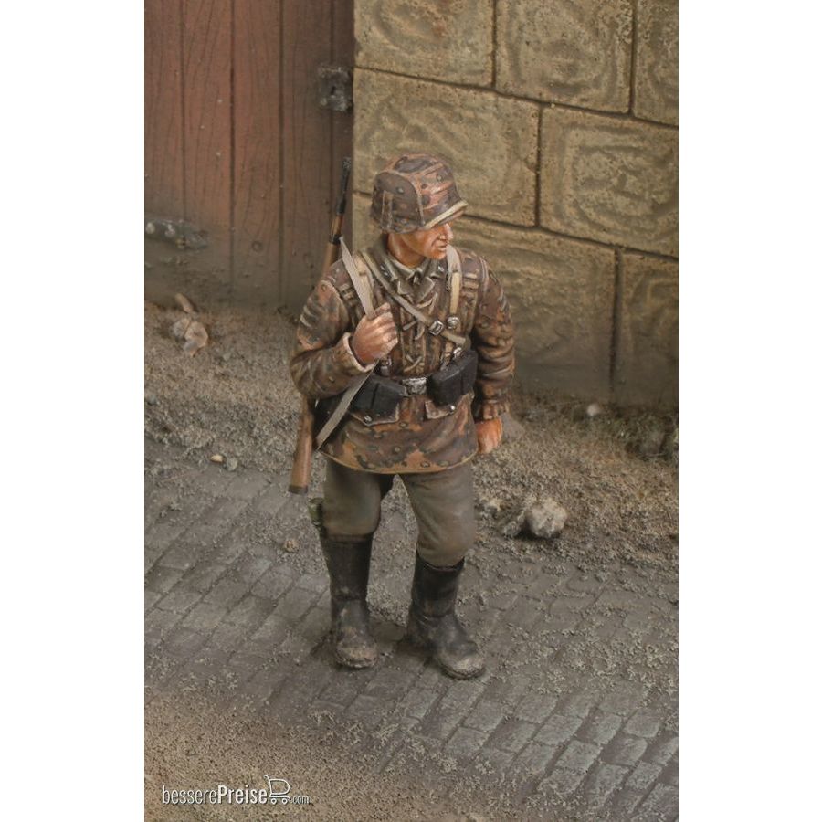 Royal Model RM196 - Waffen SS Ardennes