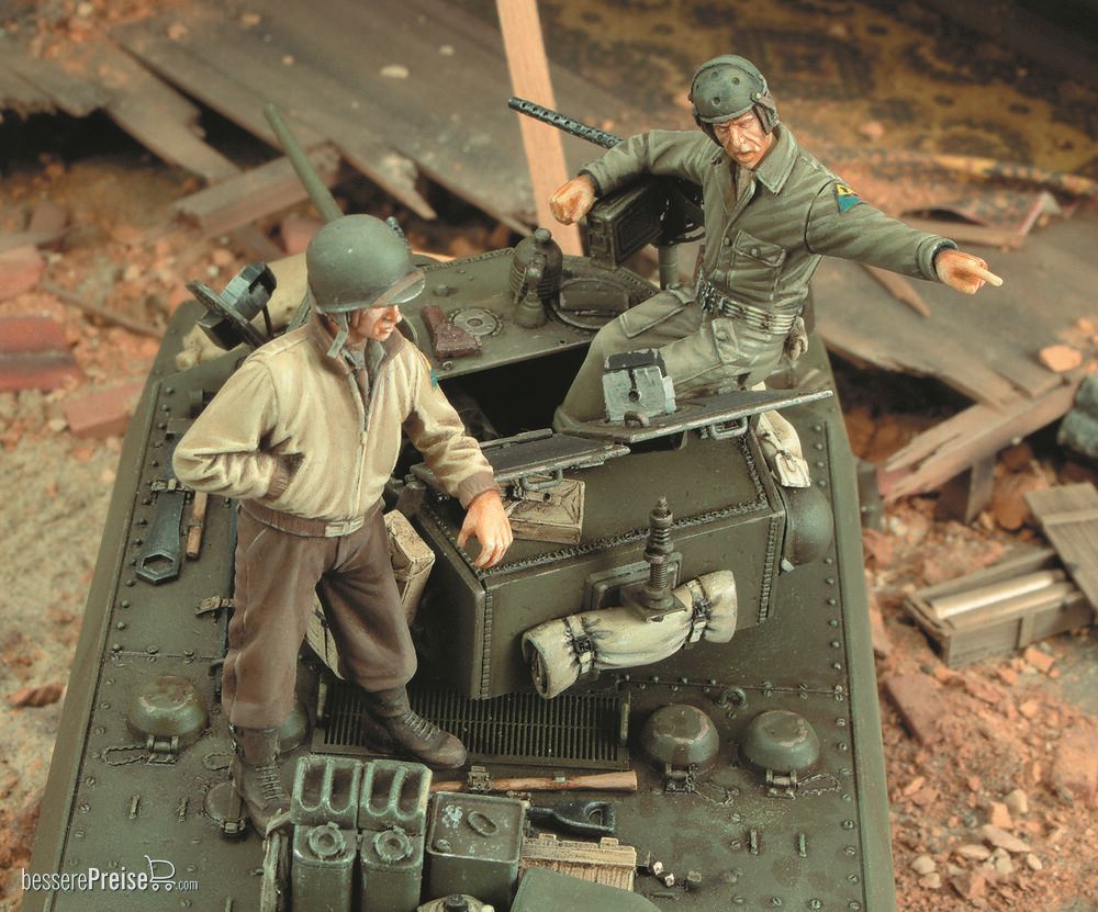 Royal Model RM336 - M3A3 Stuart Crew-WWII