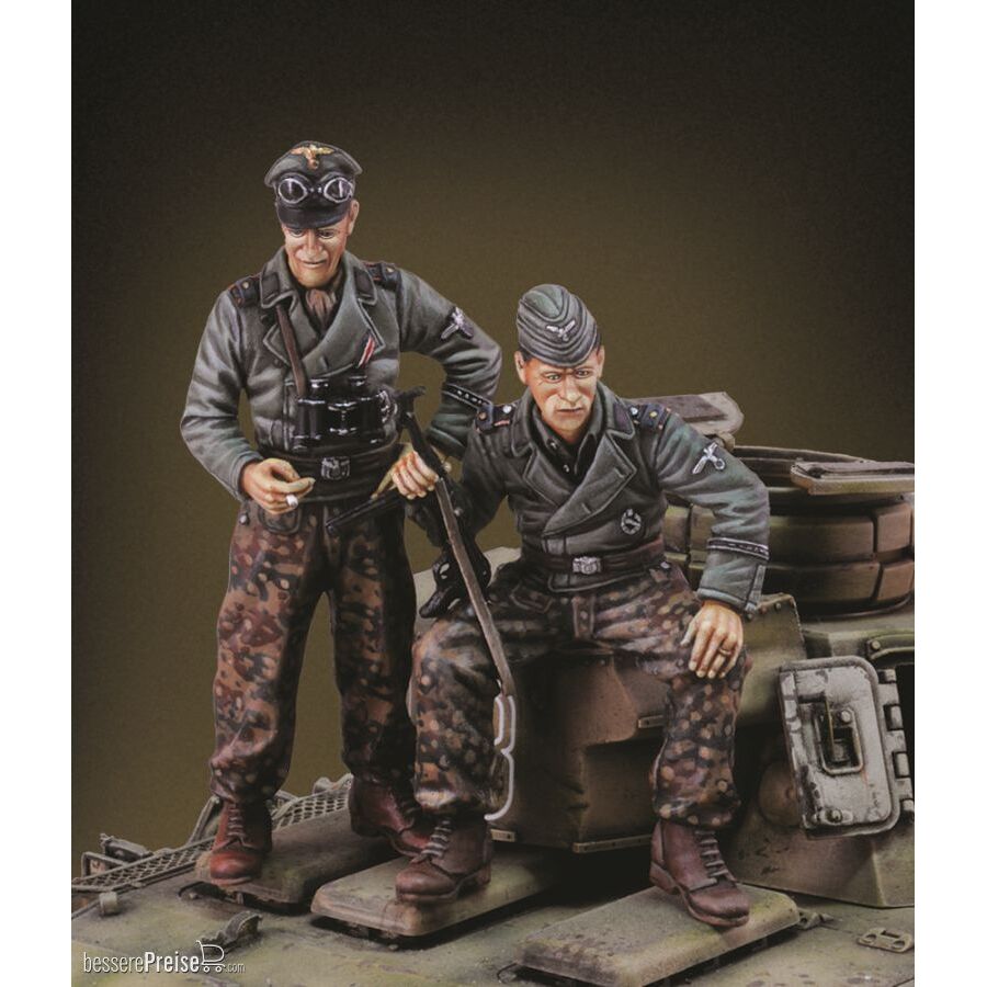 Royal Model RM622 - German tankers at rest-WWII