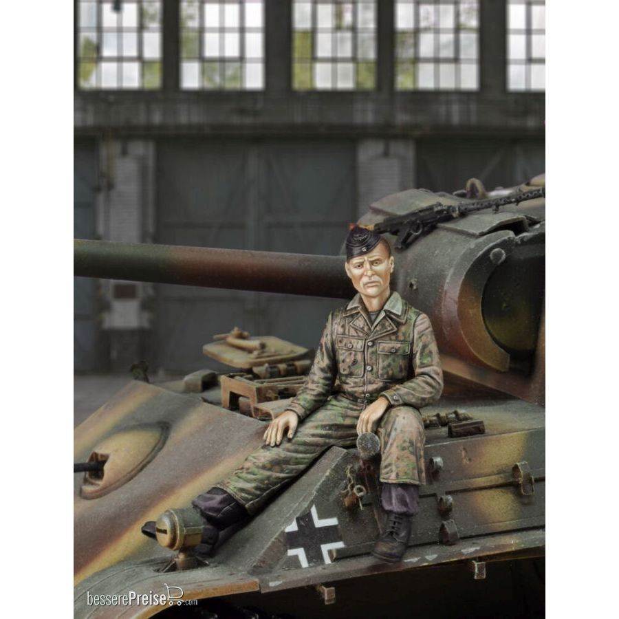 Royal Model RM627 - Crewman SS Panzerdivision