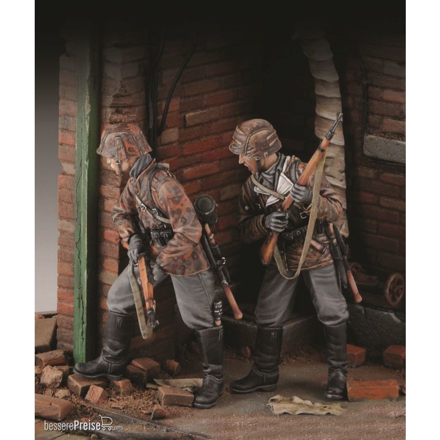 Royal Model RM646 - SS Grenadiers - 2 fig