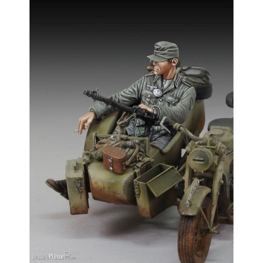 Royal Model RM676 - German infantry Cigarette Break