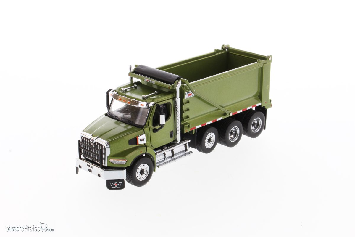 Diecast Masters 71086 - Western Star 49X SBFA Ox Bodies Stampede Dump - Metallic Olive green Kieper m. olive grüner Kabine und Kieper