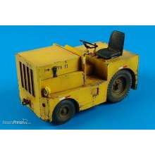 Aerobonus 320.02 - 1:32 DMC Logan T-40 USAF tow tractor