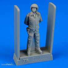 Aerobonus 480.066 - 1:48 Soviet air force fighter pilot