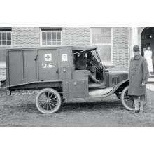 ICM 35662 - 1:35 Model T 1917 Ambulance with US Medical Personnel