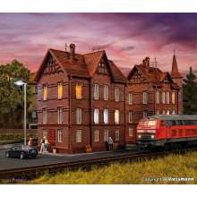 Vollmer 43806 - Eisenbahner-Wohnhaus mit First