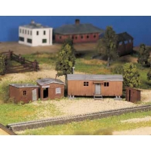 Bachmann 45983 - Hobo Jungle (two shacks, box car, outhouse)