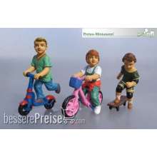 Prehm-Miniaturen 500112 - 3 Kinder mit Skateboard, Dreirad und Roller