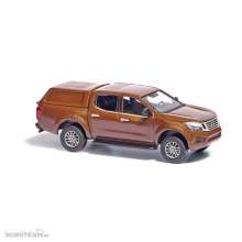 Busch 53706 - Nissan Navara mit Hardtop, Braun