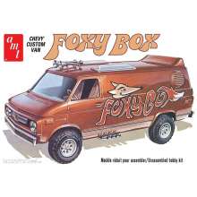 Round2 591265 - 1/25 1975 Chevy Van Foxy Box