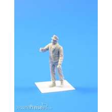 CMK 129-F35234 - 1:35 Wehrmacht soldier resting+smoking pipe 1