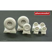 Plus model AL7068 - 1:72 B-24 Liberator wheels with diamond tread