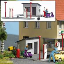 Busch 7832 - Action Set: Tankstelle mit Motorroller