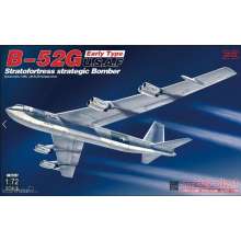 Modelcollect UA72207 - B-52G early type U.S.A.F stratofortress strategic bomber Broken Arrow1966 w.B-28 in 1:72