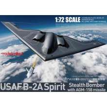 Modelcollect UA72214 - 1:72 USAF B-2A Spirit Stealth Bomber with AGM-158 missile