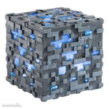 Noble Collection NOB3724 - Minecraft Replik Illuminating Diamond Ore Cube 10 cm