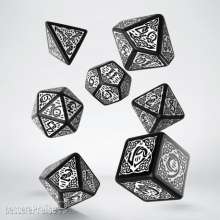 Q-Workshop QWSSCER05 - Celtic 3D Revised Black & white Dice Set (7)