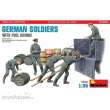 MiniArt 550035366 - 1:35 Fig. Soldaten m. Kraftstofffäs. (5)